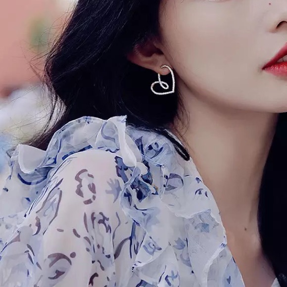 “Mine & Yours” Cursive Heart Gold Diamond Statement Artsy Abstract Cute Earrings - Picture 5 of 6